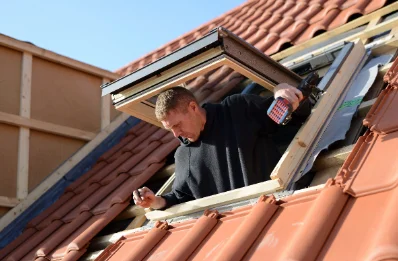 Pose de fenêtres de toit Velux à Cerisé